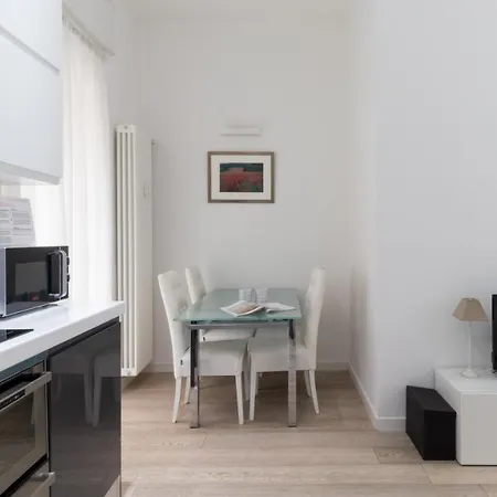 Italianway - Corso Genova 27 アパート